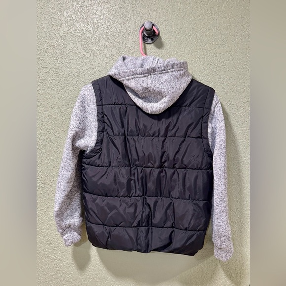 Hurley Kids Black Puffer Vest with Gray Sleeves - Picture 3 of 4